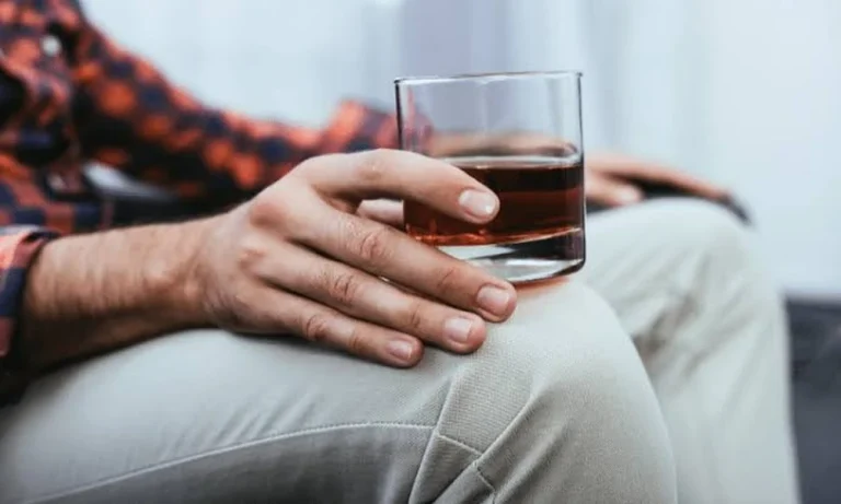 How Drinking Habits Can Influence Healthy Aging